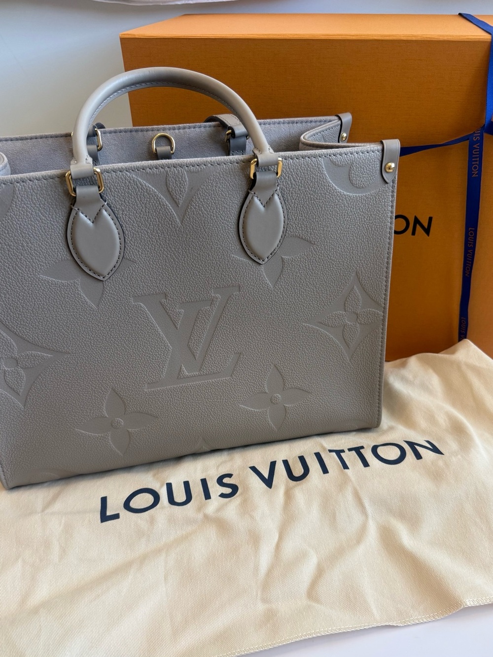 BRAND NEW! NWT Louis Vuitton On The Go MM Turtledove Grey Monogram Tote Purse